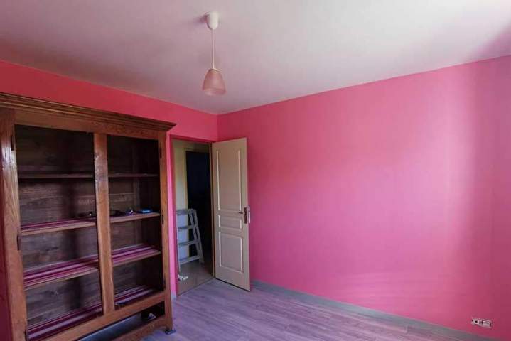 Nous pouvons peindre vos murs intérieurs selon vos désirs.